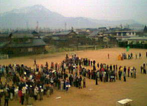 �吨�̐l�ł����ς�